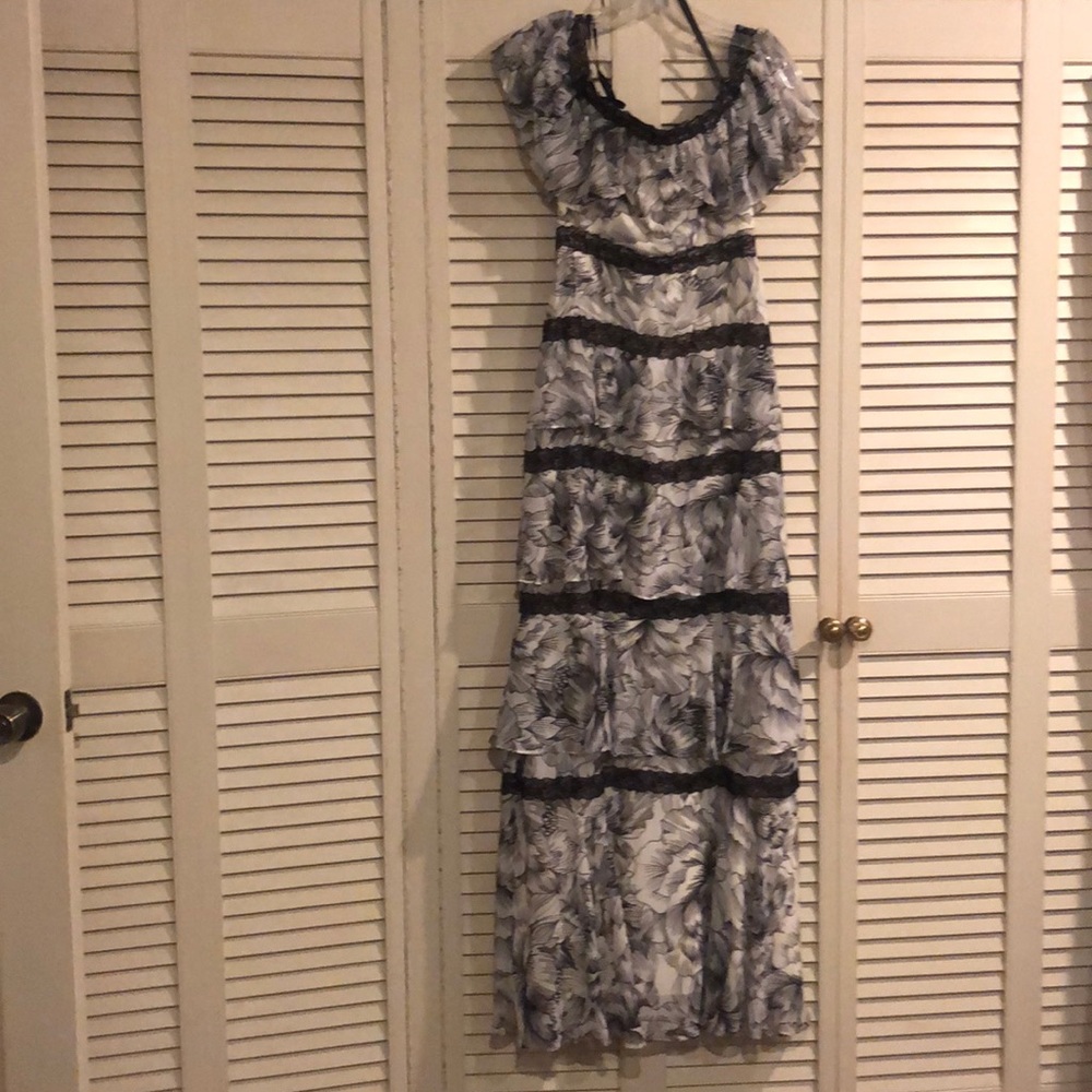 BCBG lace details dress size 2